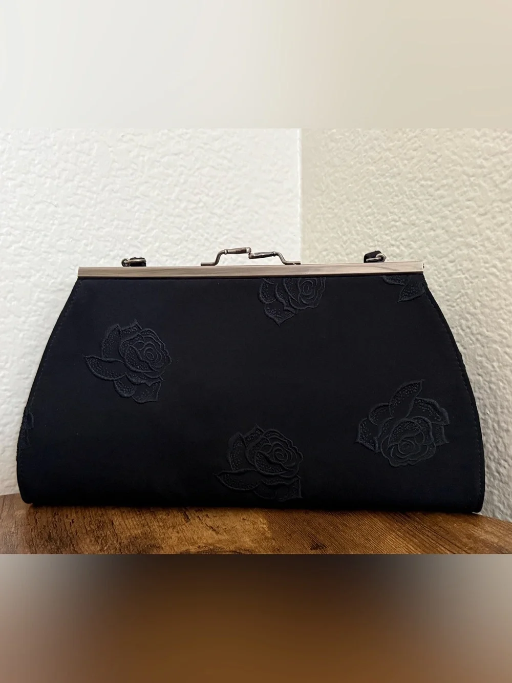 Vintage Liz Claiborne Y2K Clueless Black Fluer de Rose Embroidered Frame Clutch